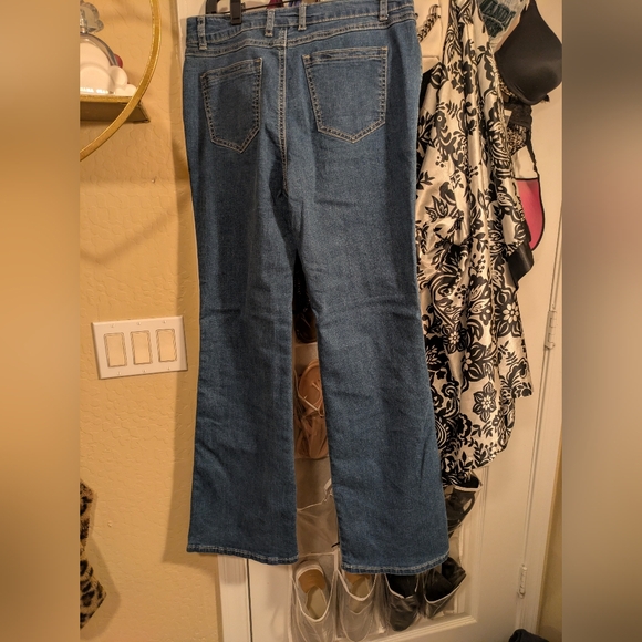 Dazy Classic Medium Wash Flare Jeans - Picture 8 of 11